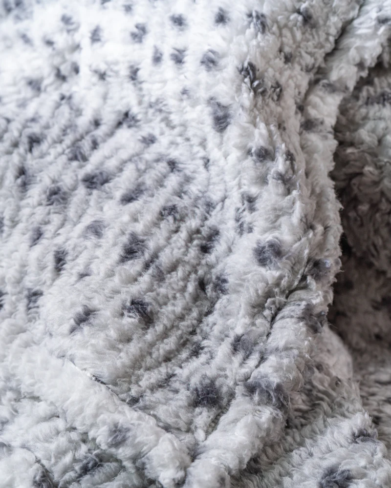 60" x 70" Sherpa Throw Blanket - Image 6