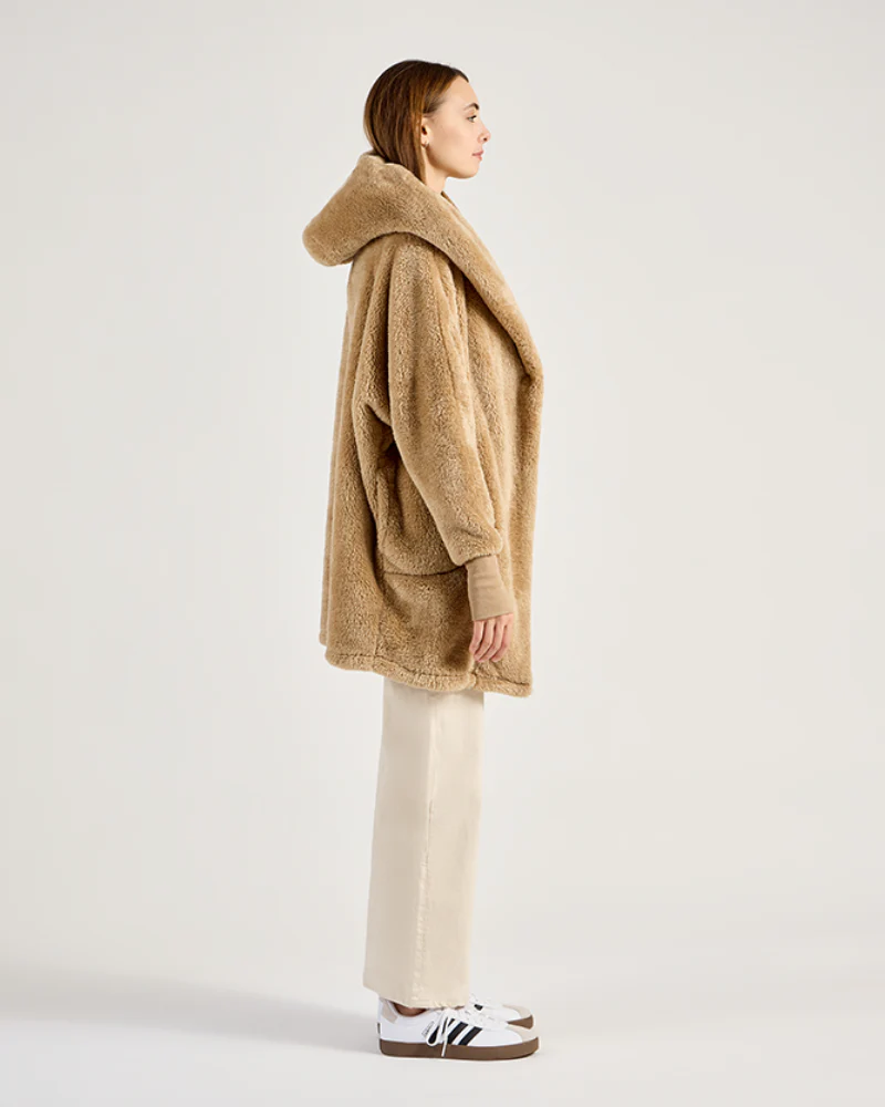 The Luxe Unisex Lounger Lite Jacket - Caramel Teddy - Image 3