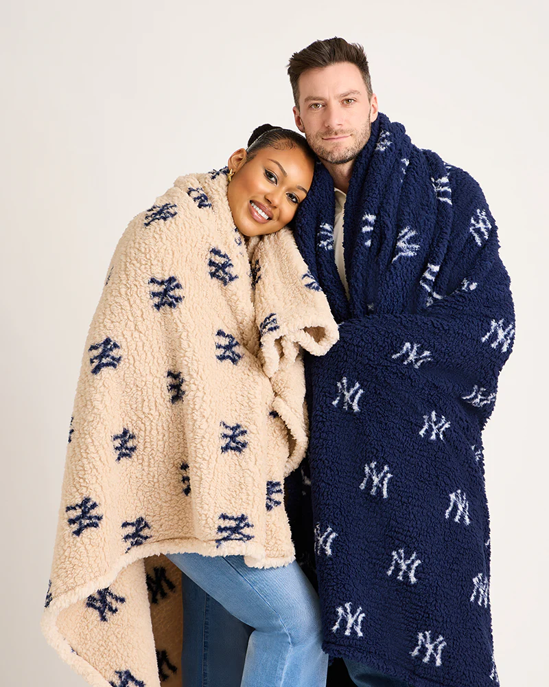 New York Yankees All Over Print 60" x 70" Sherpa Throw Blanket - Sand - Image 5