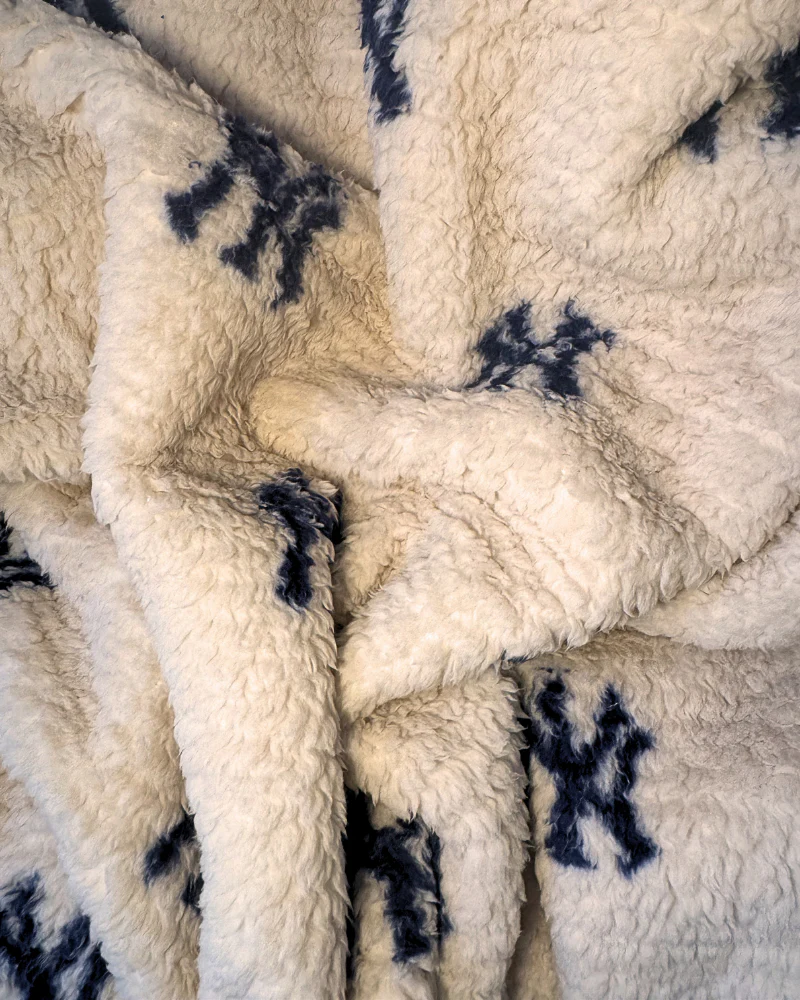 New York Yankees All Over Print 60" x 70" Sherpa Throw Blanket - Sand - Image 4